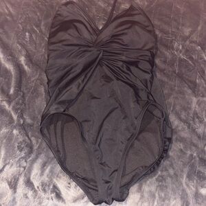 Time and Tru Women's and Women's Plus Plunge V Neck One Piece Swimsuit